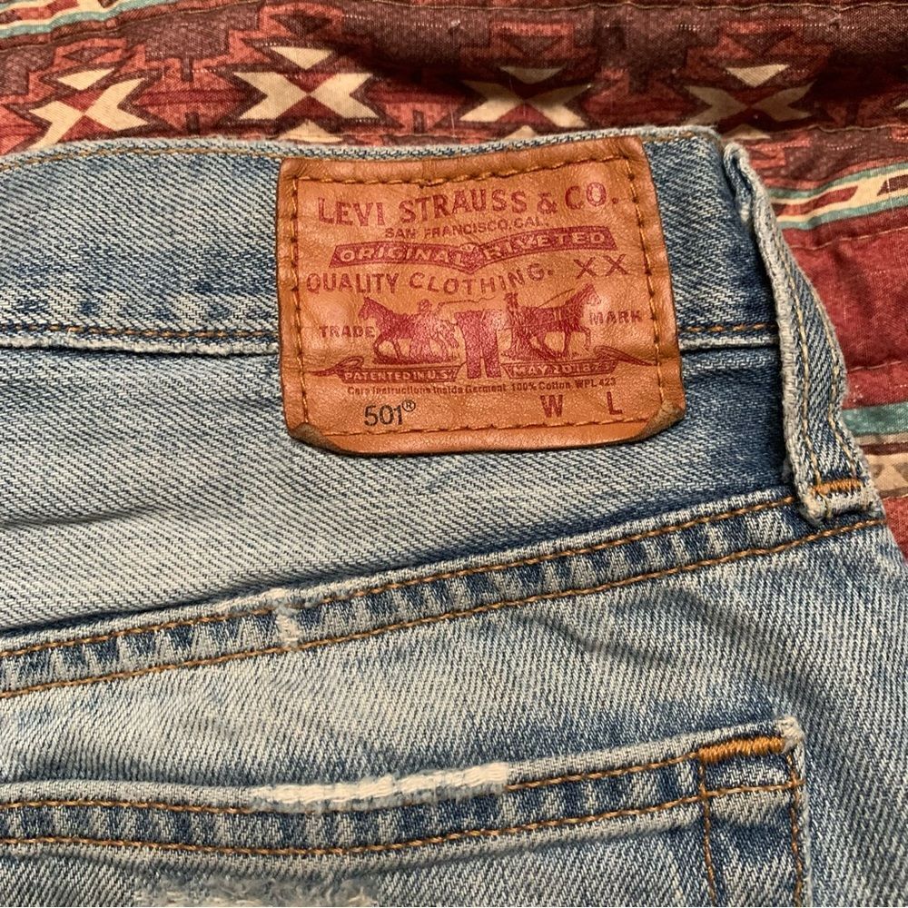 Vintage 501 Levi’s Cut Off Denim Shorts - Picture 4 of 6